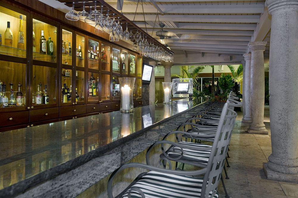 Windward Passage Hotel Шарлотта-Амалия Ресторан фото